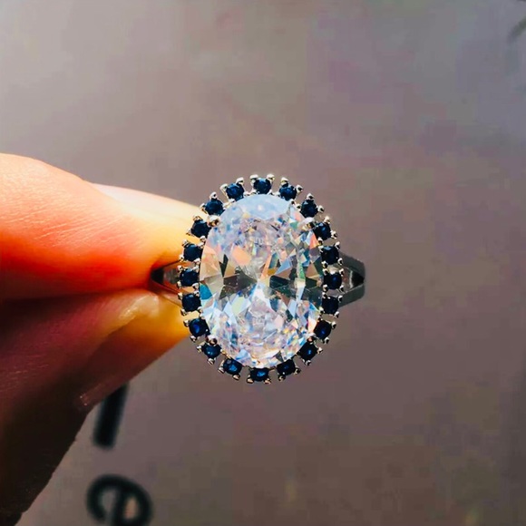 ✨✨Oval Wedding Sapphire Ring✨✨ - Picture 2 of 3